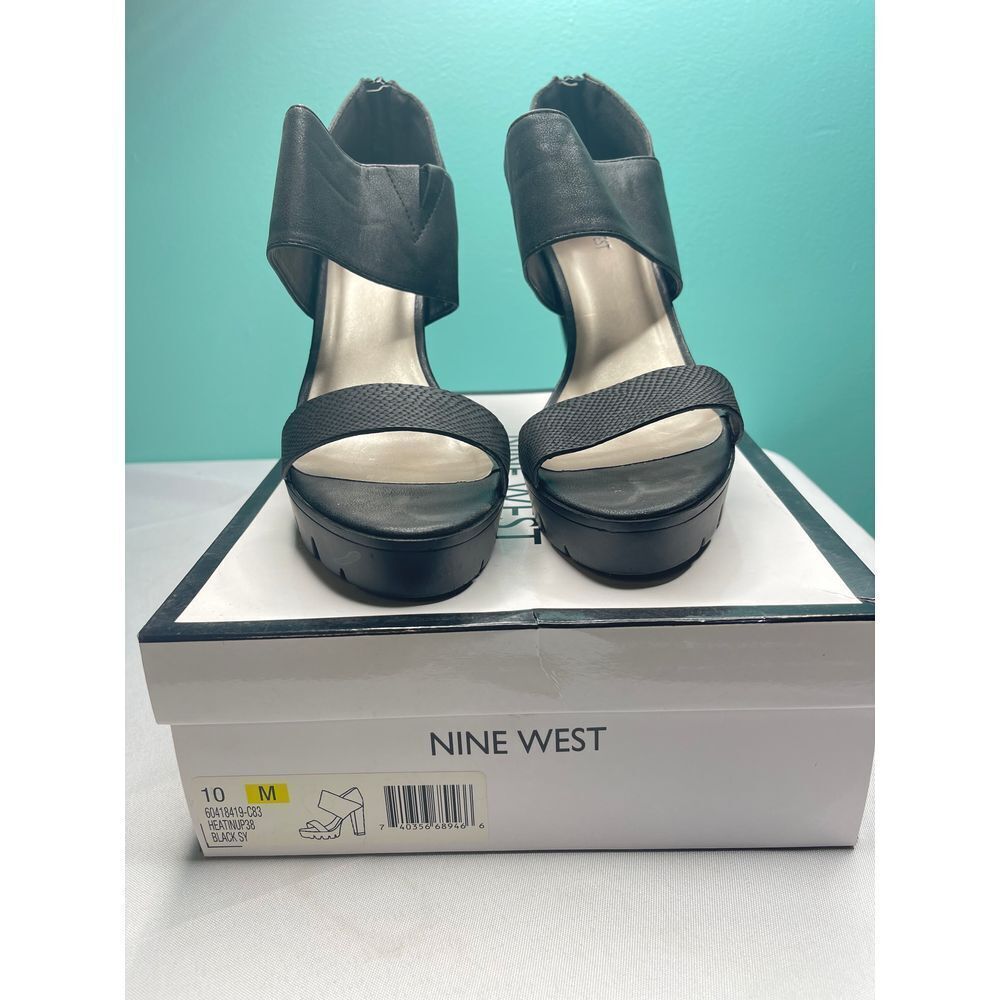 Nine West size 10 black Sandals with Adjustable Straps